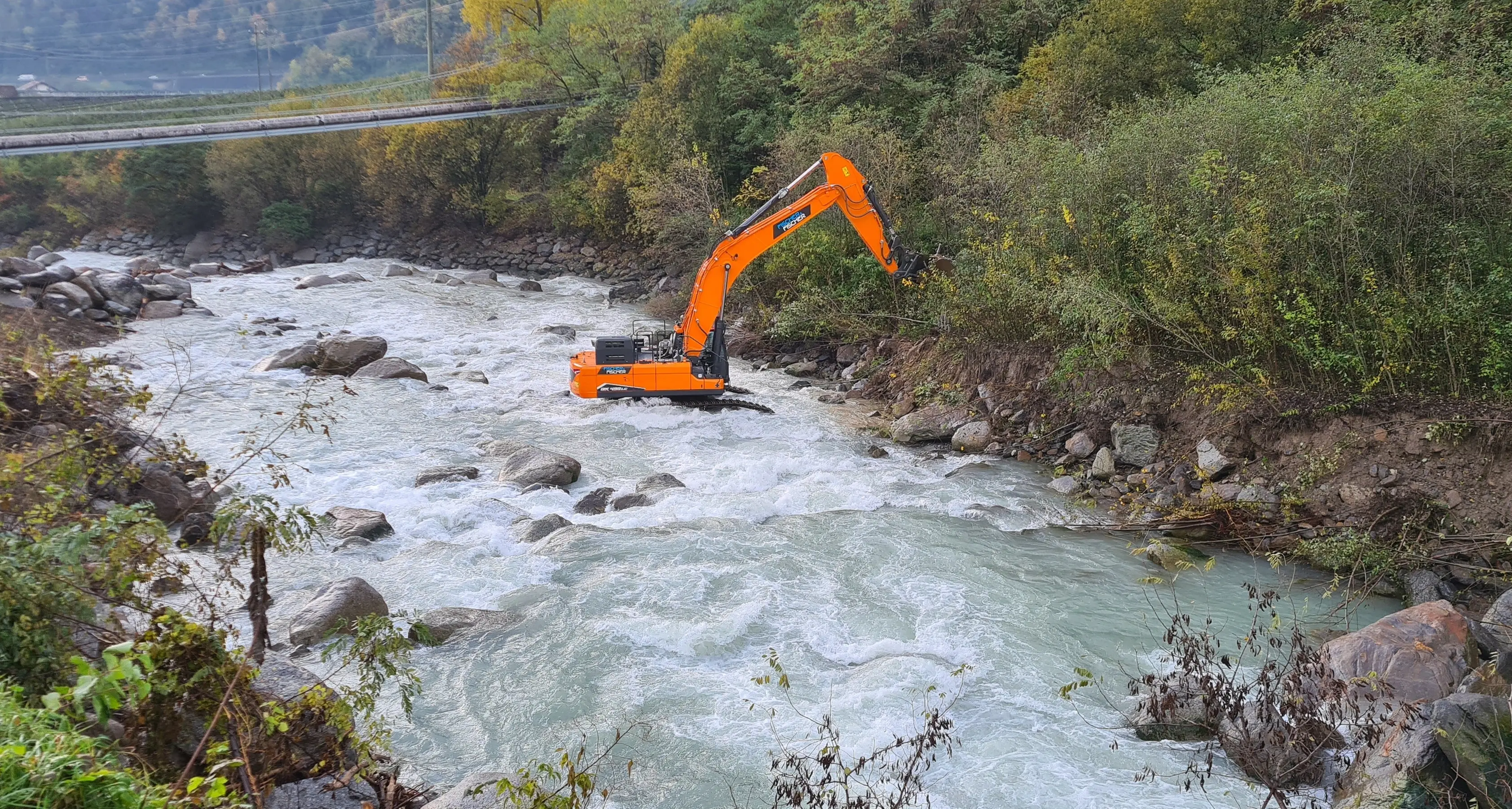 Maltempo, in corso lavori di ripristino sull'Adige a Lagundo
