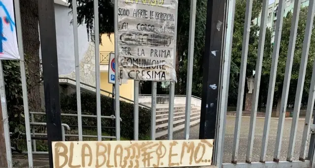 Camorra: nuove minacce davanti chiesa di don Patriciello