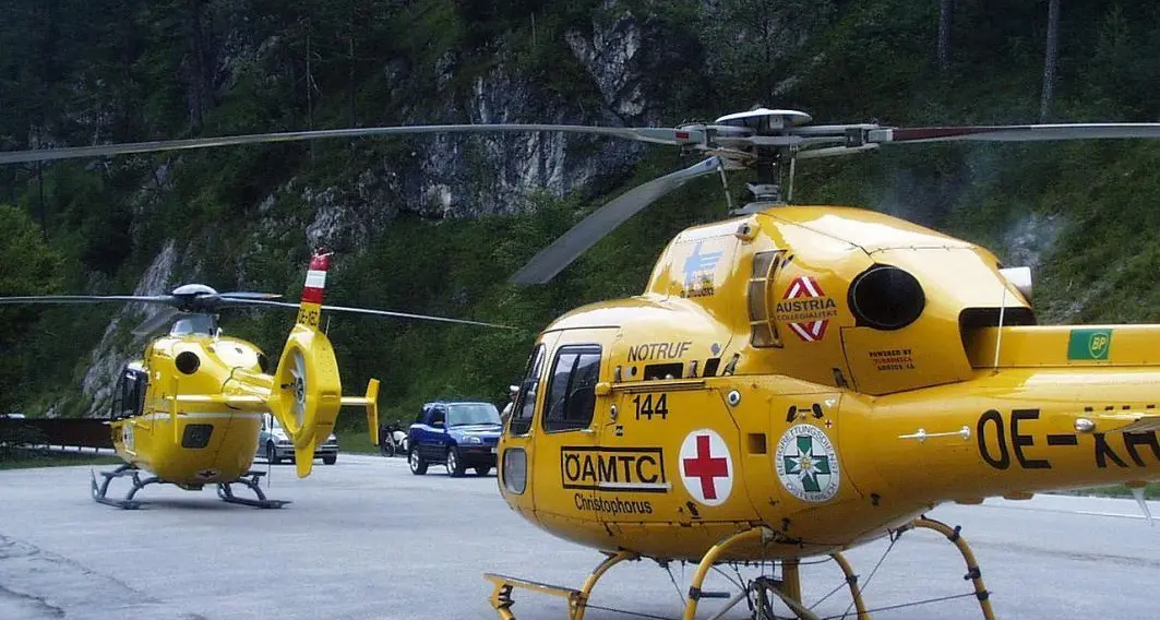 Tirolo, bimba di due anni cade per 50 metri in una scarpata