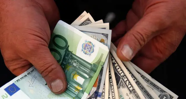 Cambi: euro stabile a 1,016 dollari