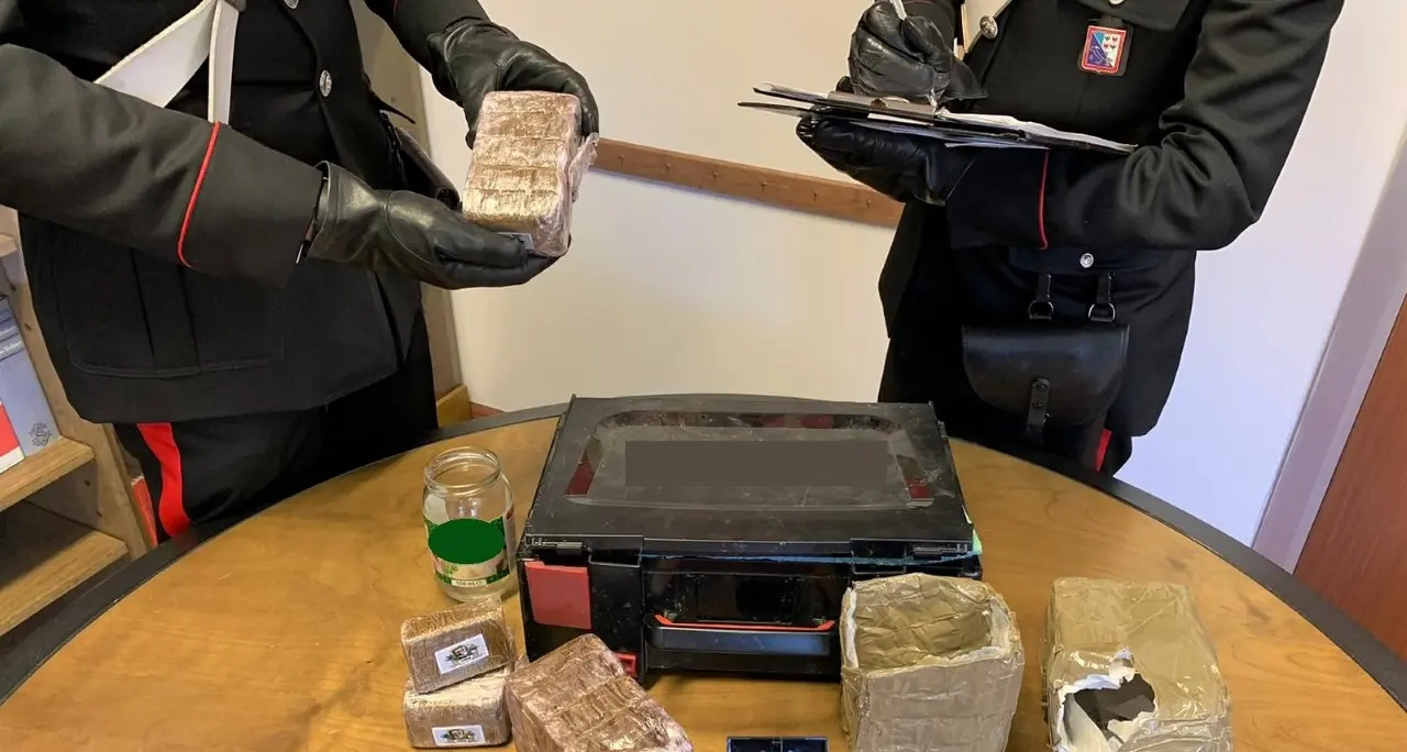 Merano, quasi due chili di hashish nascosti in una cassetta degli attrezzi