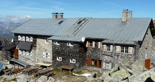 Rifugio Europa, Kompatscher firma l'atto di comproprietà