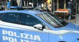 Minacciano e aggrediscono i poliziotti, arrestati due 27enni a Bolzano