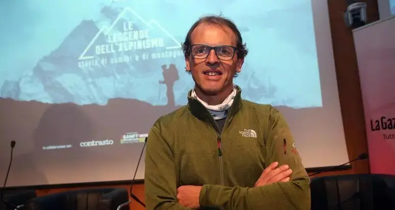 Malore per Simone Moro sull'Himalaya, l’alpinista in ospedale