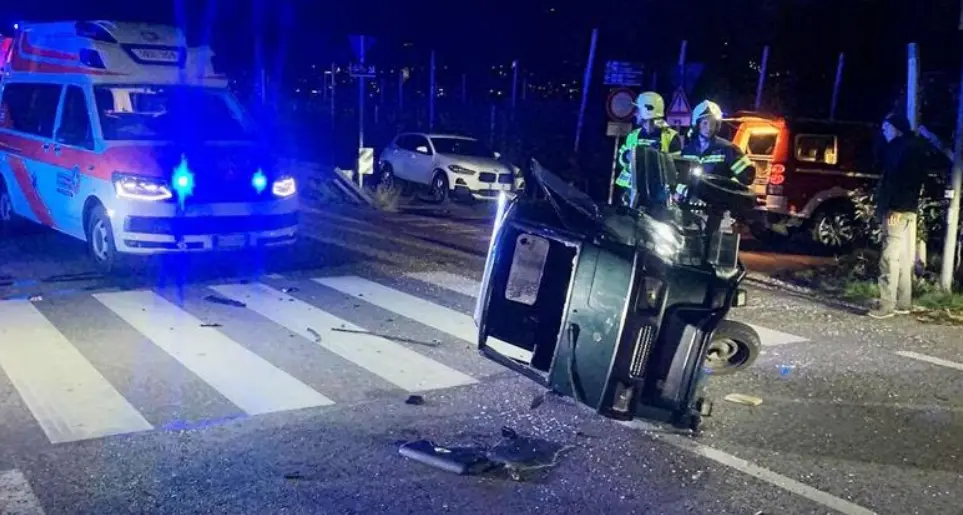 Schianto ambulanza-motocarro agricolo a Termeno, tre i feriti
