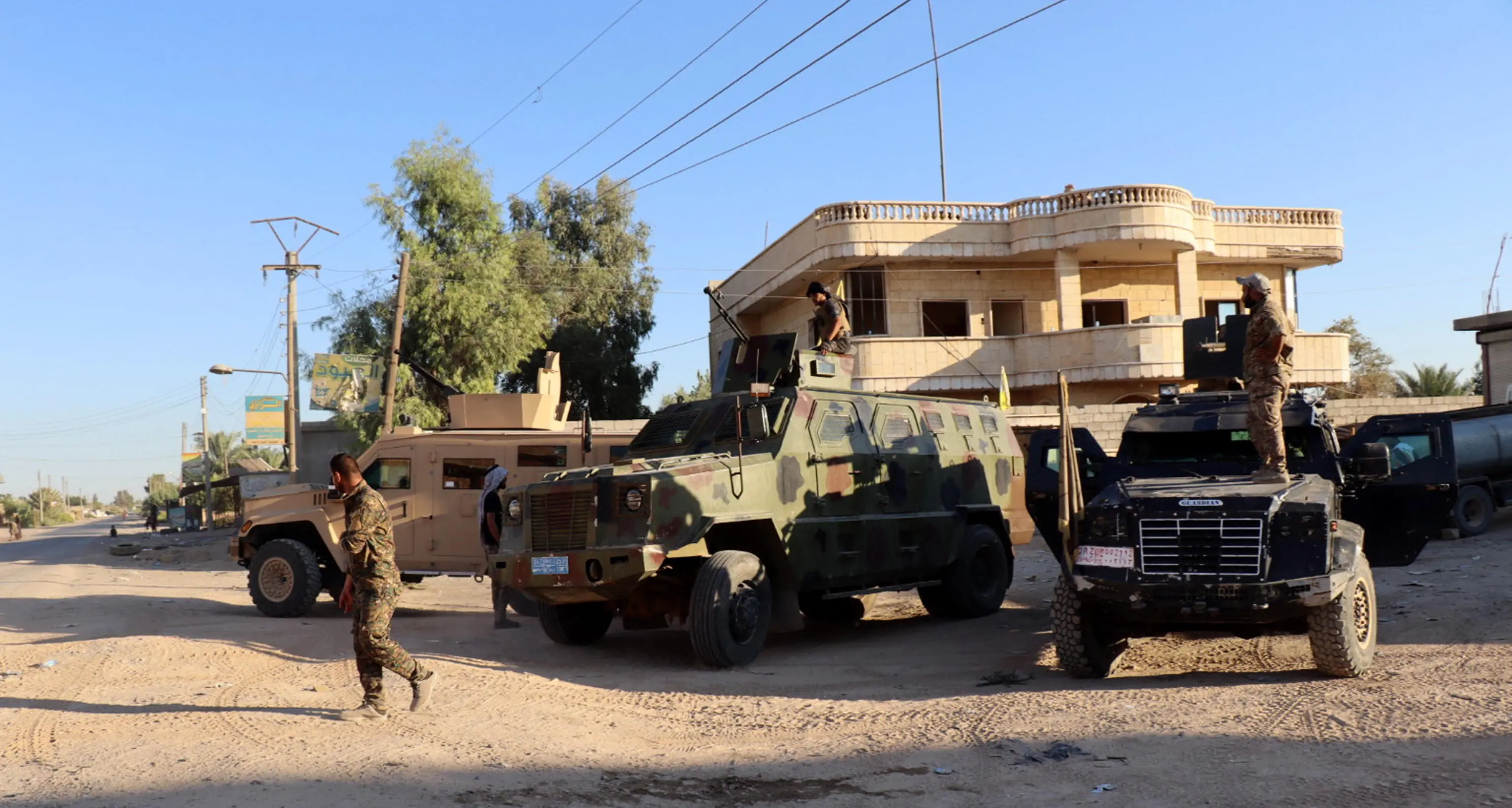 Siria: media, scontri tra fazioni rivali nell'est, 13 uccisi