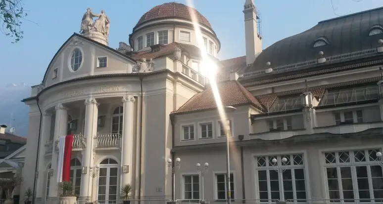 Merano, il Comune abolisce la “tassa sull’ombra”