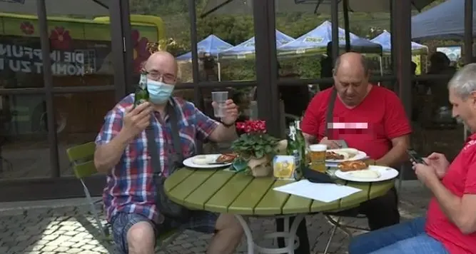 Vaccino, wurstel e birra analcolica: in 400 oggi a Lagundo