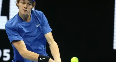 Mondiale di tennis, argento per Jannik Sinner: Medvedev vince in rimonta