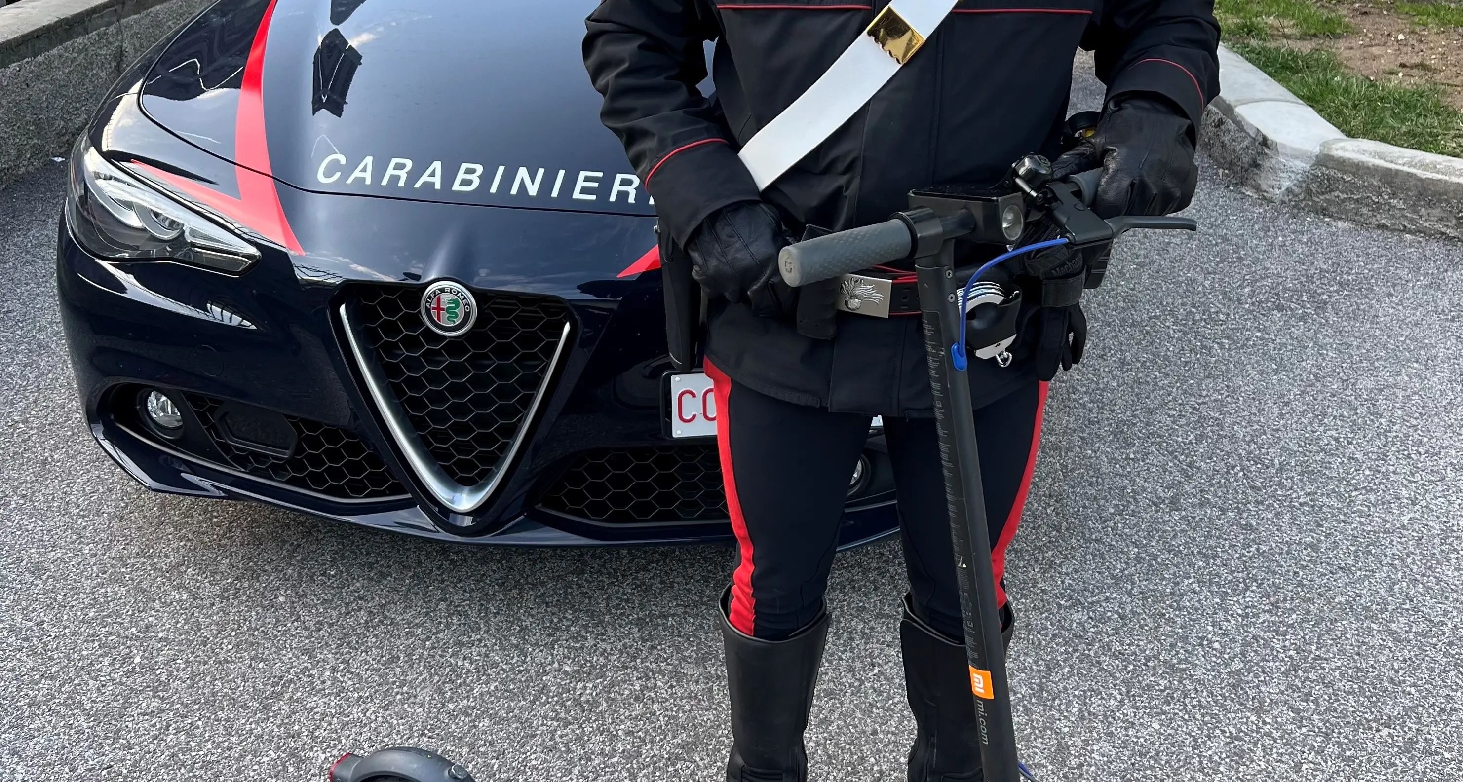 Monopattini, aumentano gli incidenti. I carabinieri: «Troppa superficialità». Ecco le regole: mai in due e solo a 20 km/h