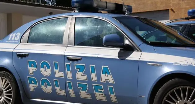 Bolzano, sorpreso mentre cerca di forzare la porta d’ingresso del ristorante con una spranga di ferro