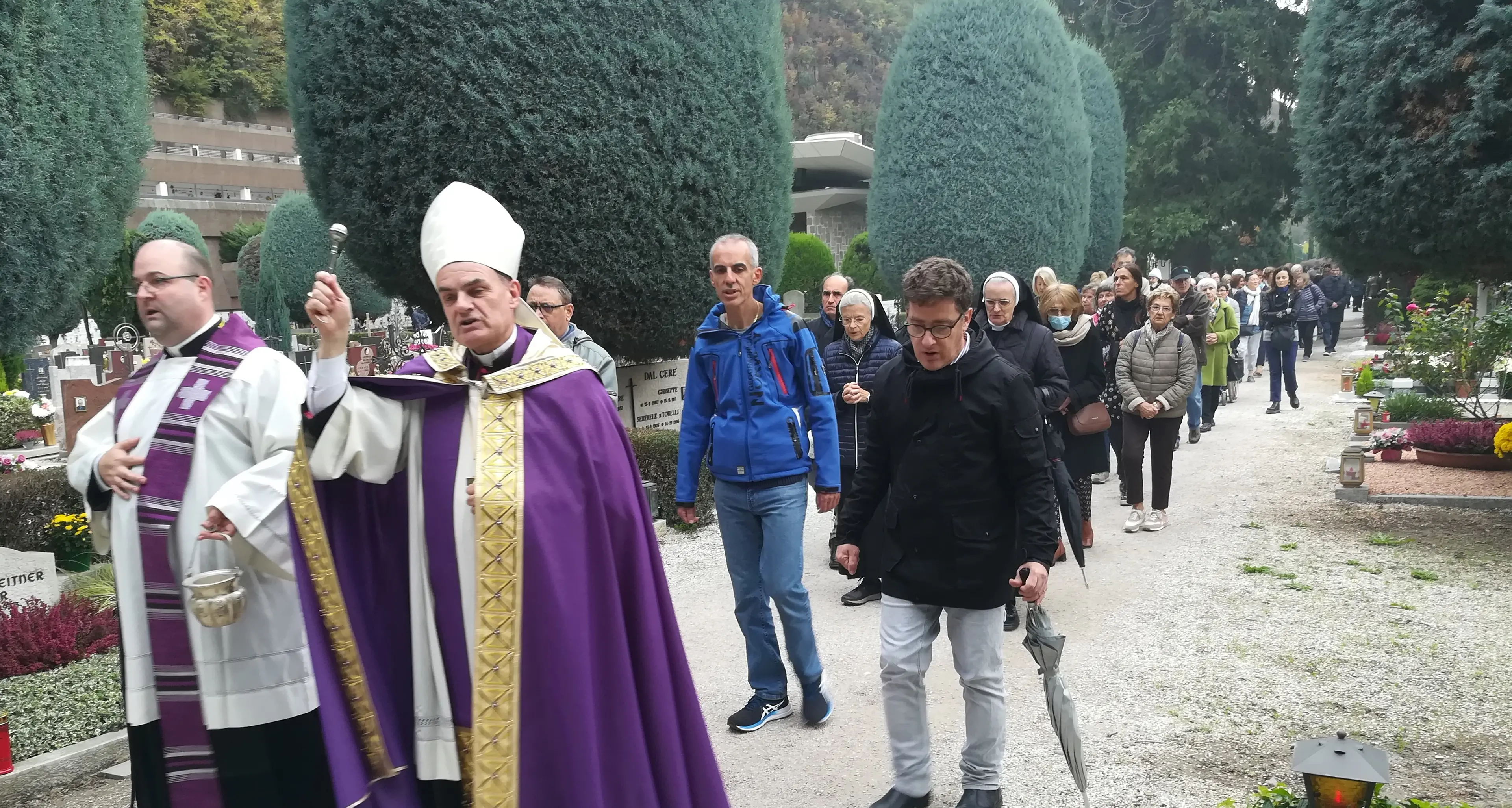 Ognissanti, il pensiero del vescovo Muser per i profughi morti e per il popolo ucraino