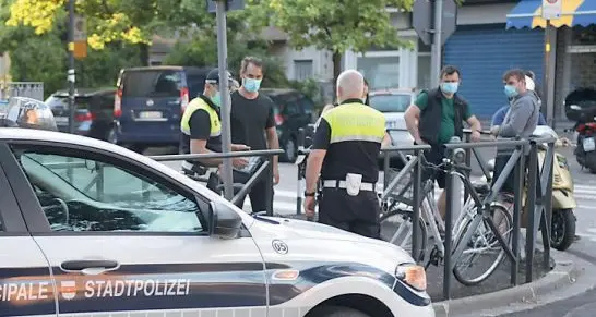 Bolzano, ladro in bicicletta scippa il telefonino ad un’anziana