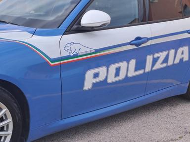 Accoltellata alle spalle da uno sconosciuto, grave 20enne a Salerno