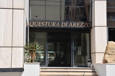 Estremismo online e radicalizzazione, cinque minori denunciati ad Arezzo