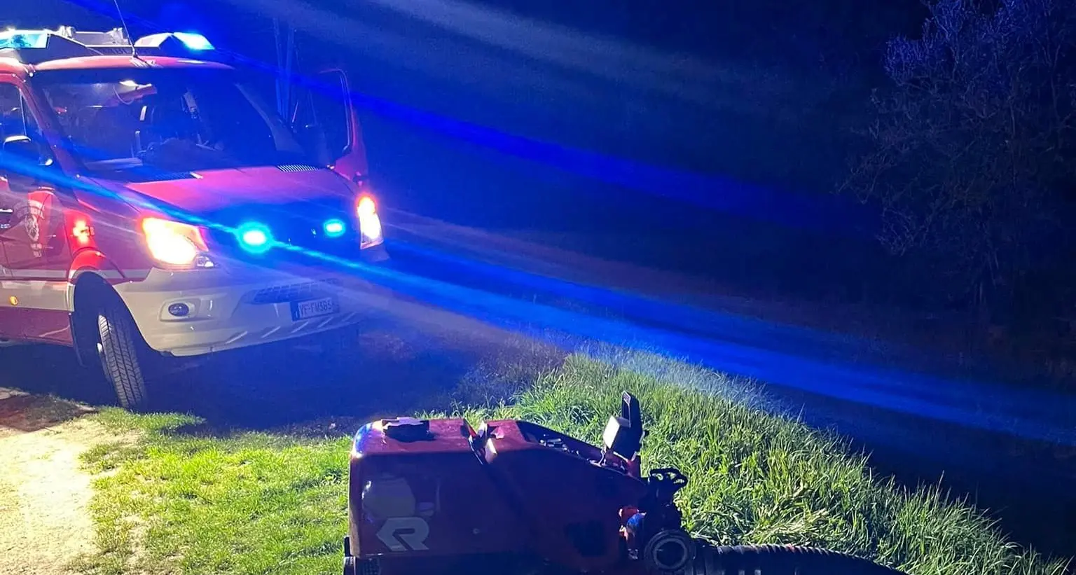Parcines, camper distrutto dalle fiamme: una persona trasportata in ospedale per accertamenti