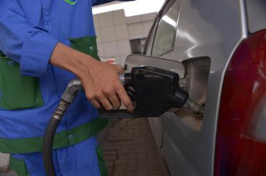 Il petrolio chiude in rialzo a New York a 77,39 dollari al barile