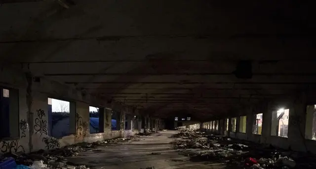 Roma: a fuoco ex fabbrica di penicillina, ferito migrante