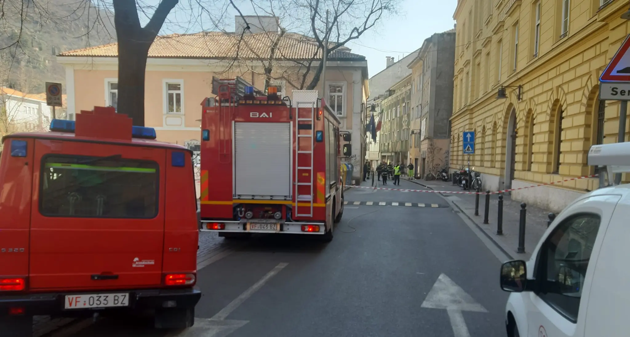 Bolzano, fuga di gas in via Vintler: strada chiusa