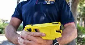 Bolzano, l’assessore Della Ratta favorevole al Taser «E’ più efficace del BolaWrap voluto da Caramaschi»
