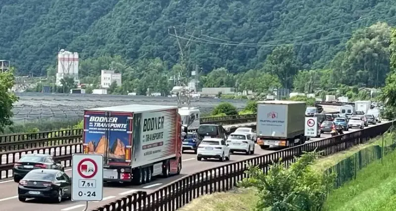 Si schianta contro un Tir in colonna in A22: muore un automobilista