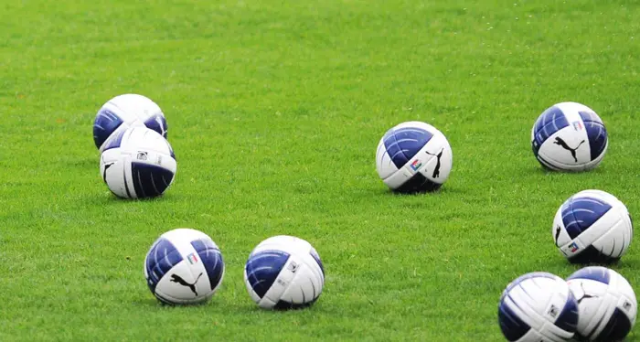 Il papà di un baby calciatore picchia l'allenatore squadra avversaria: denunciato