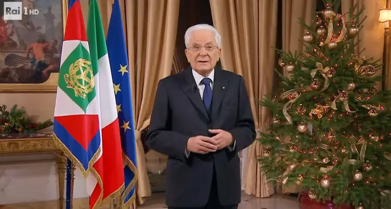 Mattarella: «Dalle guerre solo macerie. Fare spazio alla cultura della pace». Ai giovani: «L’amore non è dominio né possesso»