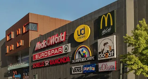 Ruba birre al Twenty, bloccato alle casse: denunciato e espulso