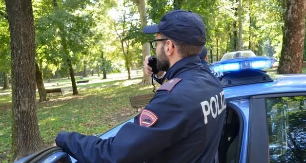 Lotta al degrado a Bolzano, altre due espulsioni: 30enne fermato dagli agenti in via Garibaldi
