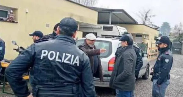 Blitz al campo sinti ma la polizia trova una festa