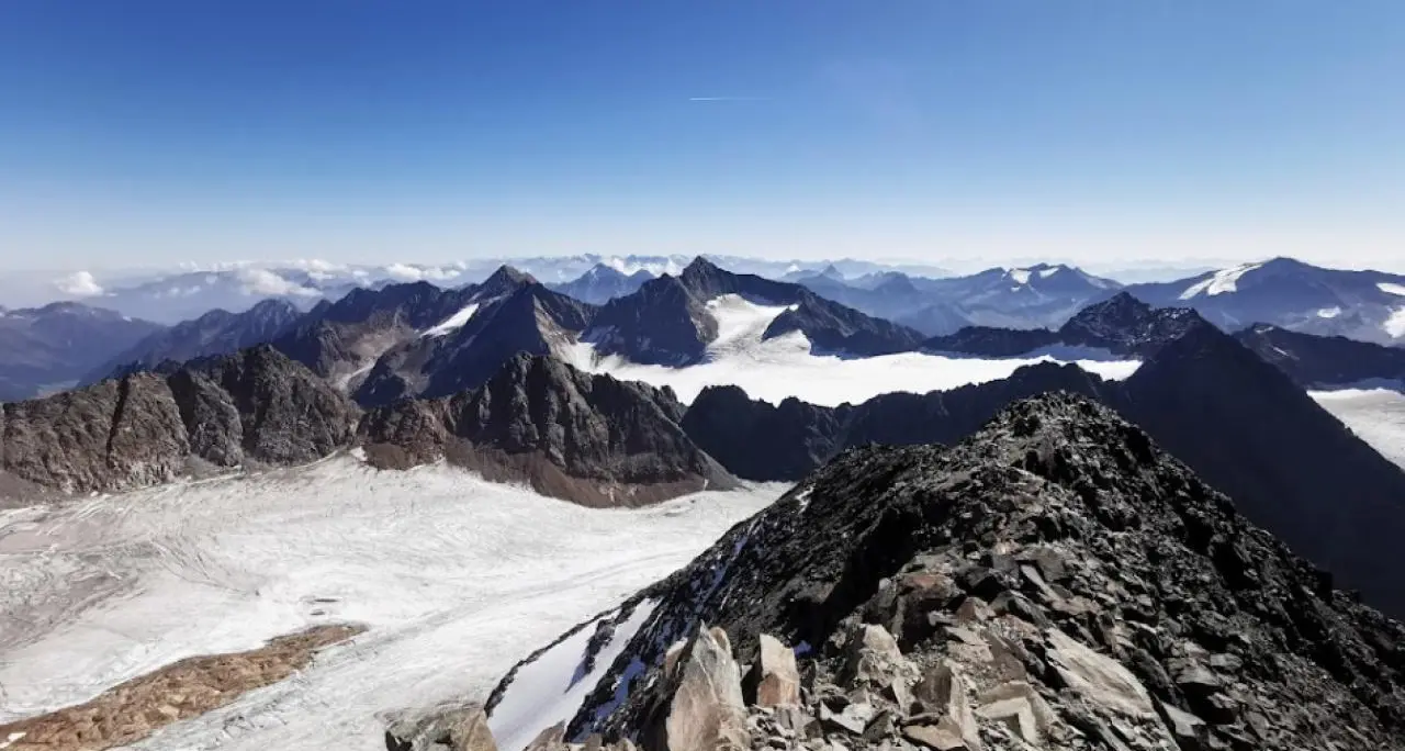 Alpi dello Stubai: ritrovato il relitto del Cessna precipitato sabato scorso, a bordo c’era solo il pilota