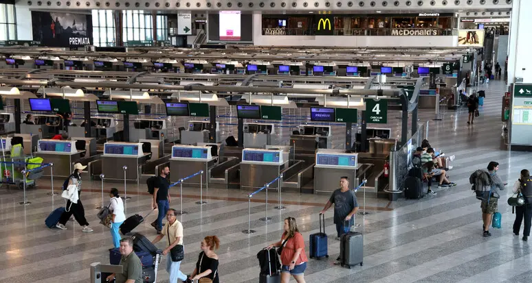 Cinese arrestato a Malpensa: accusato dall’ Fbi di aver rubato segreti su vaccini anti-Covid