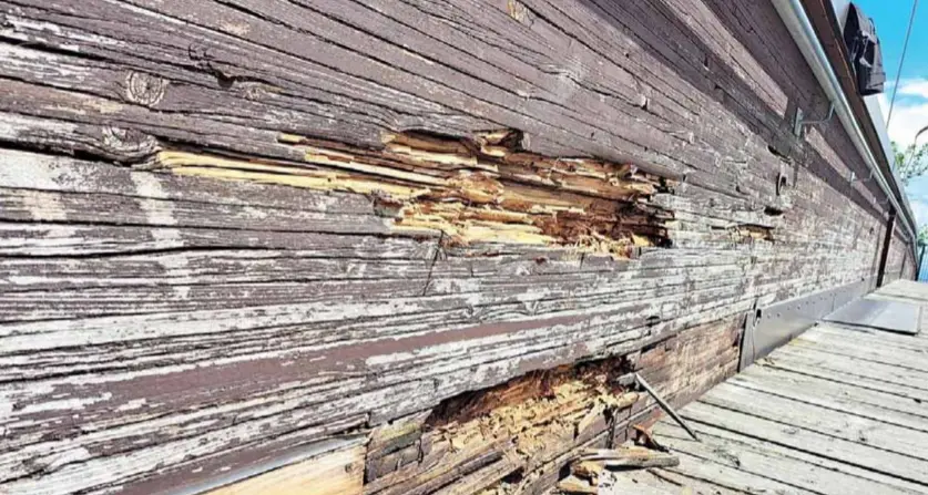 Lana, sul rio Valsura un nuovo ponte di legno