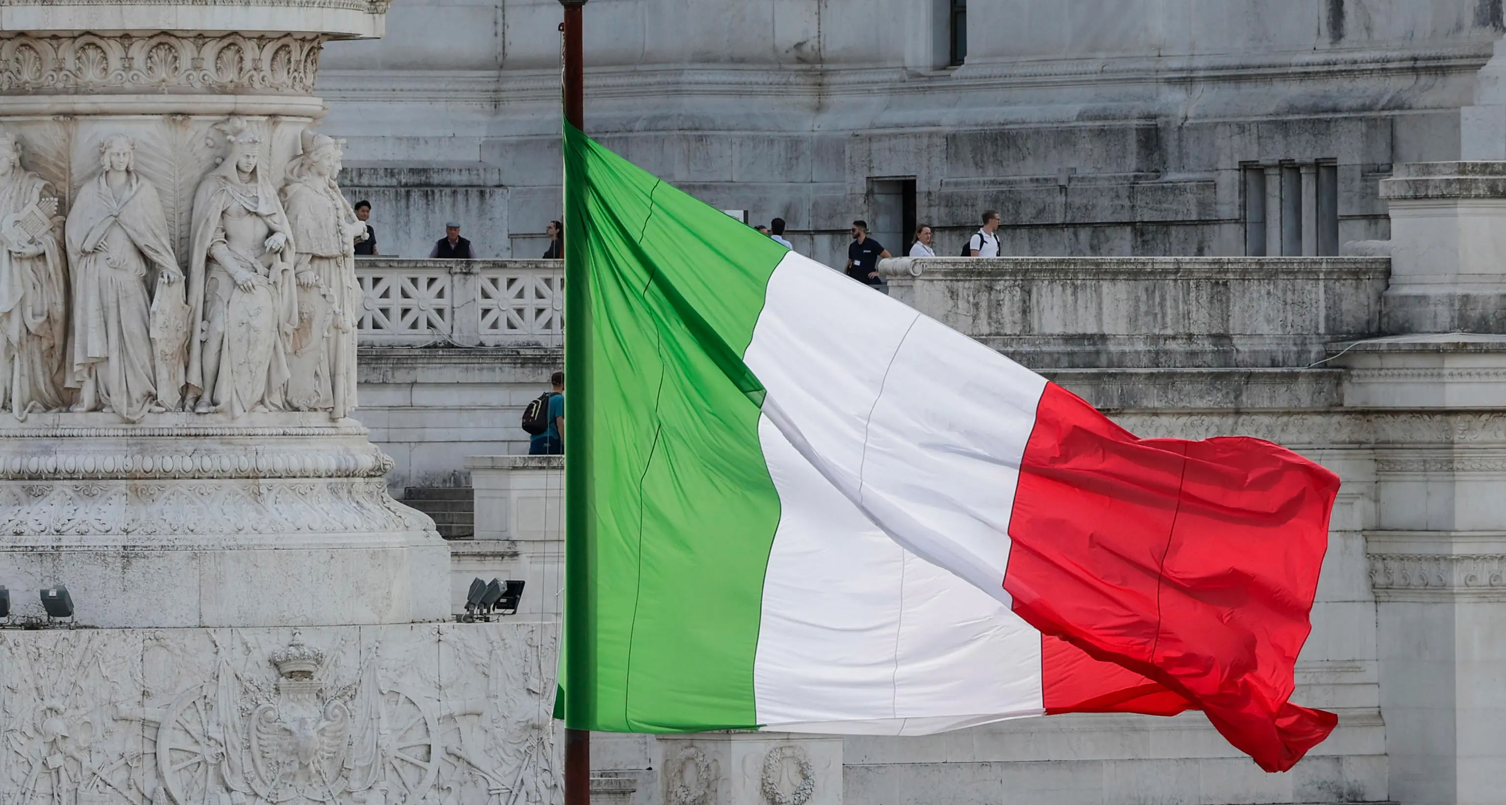 Ocse: Pil Italia frena allo 0,7% in 2024, 1,2% in 2025
