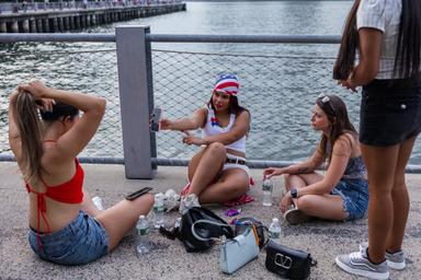 'La Gen Z non esce piu' a Ny, troppo cara per il primo appuntamento'