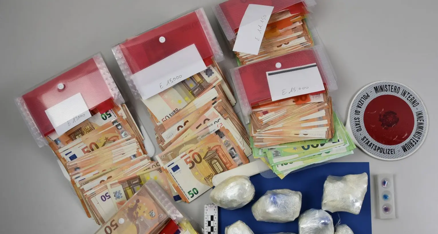 Aveva quasi un chilo di cocaina nel bagagliaio, la polizia arresta un 52enne a Bolzano