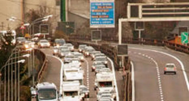 «Ponte Lueg, A22 intasata. Sospendere il divieto notturno per i tir»