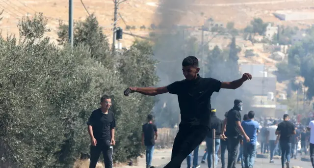Cisgiordania: 3 israeliani feriti da palestinese, ucciso