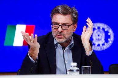 Giorgetti, coperta è corta, pesano materie prime e tassi sul debito
