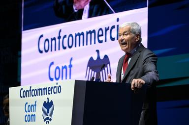 Confcom, da bollette a trasporti spese obbligate mangiano 42% dei consumi familiari