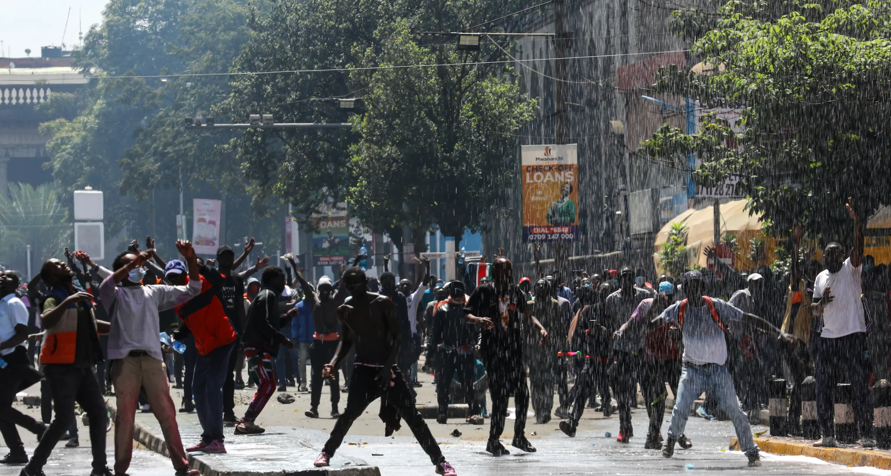 Kenya: a fuoco il parlamento a Nairobi, 8 i dimostranti morti