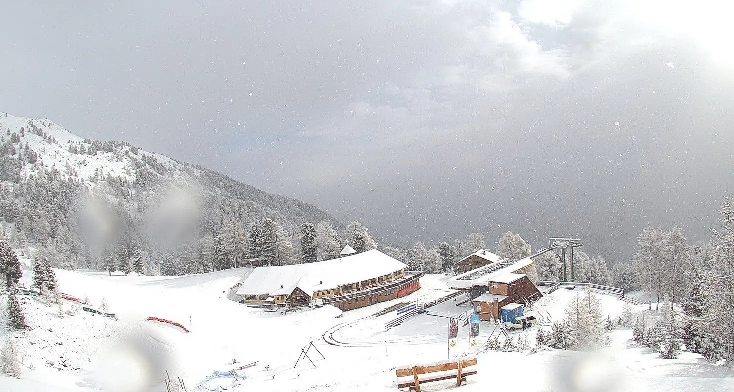 Nevicata primaverile in Val Venosta. Il meteorologo: “Pioggia per il lunedì di Pentecoste”