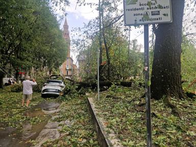 Tromba d'aria su Cremona, danneggiati anche Duomo e Palazzo Comunale
