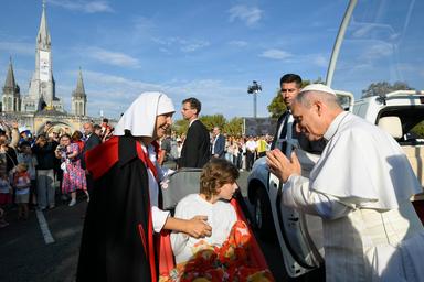 Il Papa su fine vita e aborto, nessuna legge può dare la morte