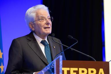 Mattarella al Papa,serve coesione per il bene comune e per il servizio delle persone