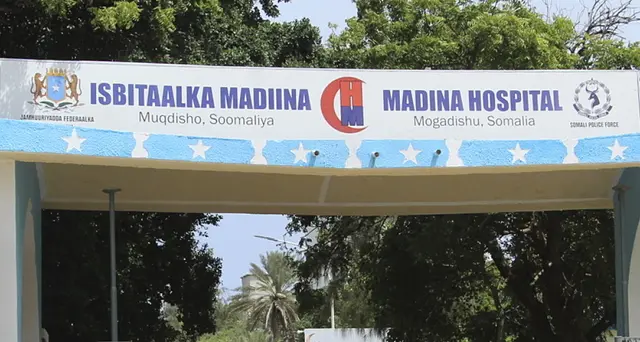 Somalia: attentato suicida a Mogadiscio in sala da tè, 10 morti