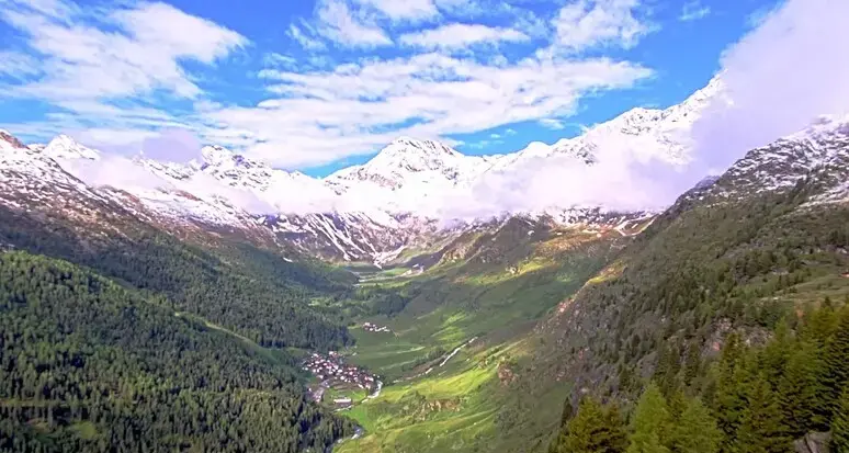 Siamo a metà giugno ma in montagna nevica ancora