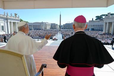 Il Papa, tutelare i migranti minori, vivono sofferenze indicibili