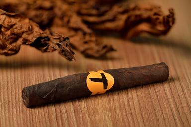 Mst presenta Toscano T, sigaro creato con la community "Club Amici del Toscano"