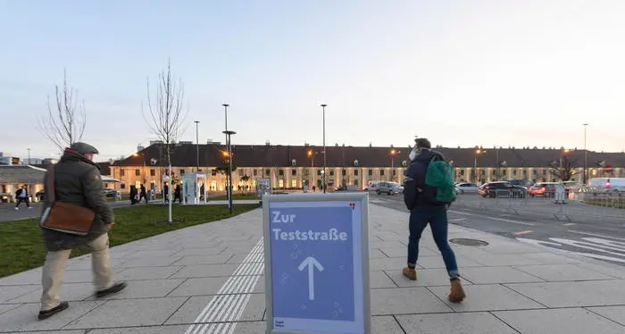 Covid: Austria esce dal lockdown e punta sui test periodici